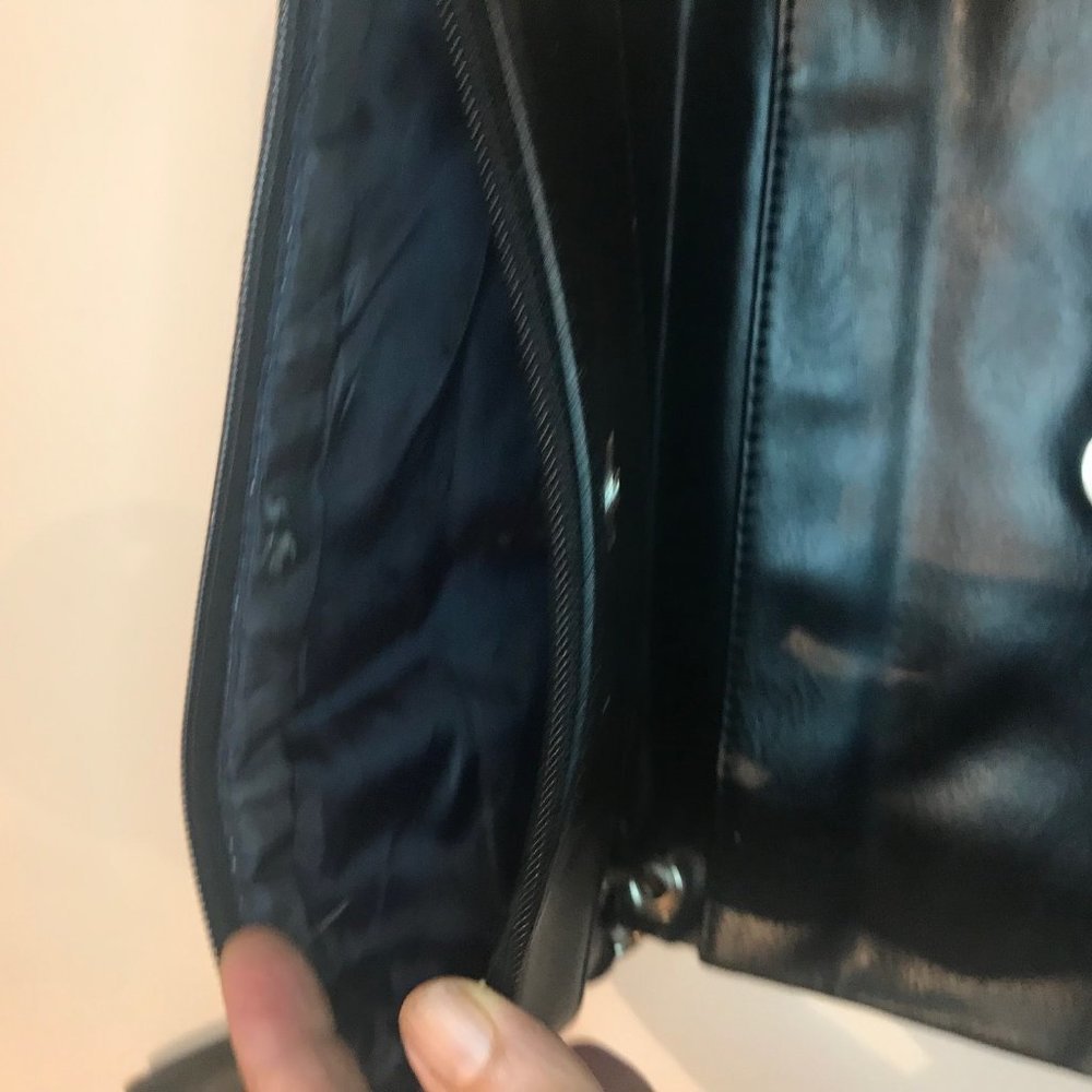 👜 Tommy Hilfiger Fold Over Wristlet Purse  black👜 - Picture 4 of 6